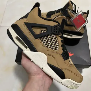 Tênis de basquete Air Jordan 4 bege e preto Off-White