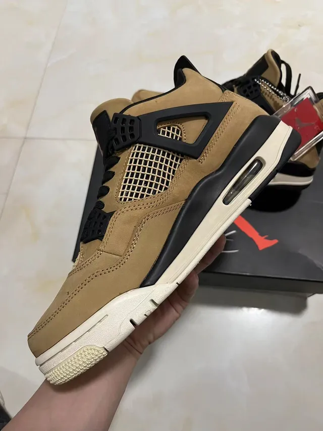 Tênis de basquete Air Jordan 4 bege e preto Off-White 3