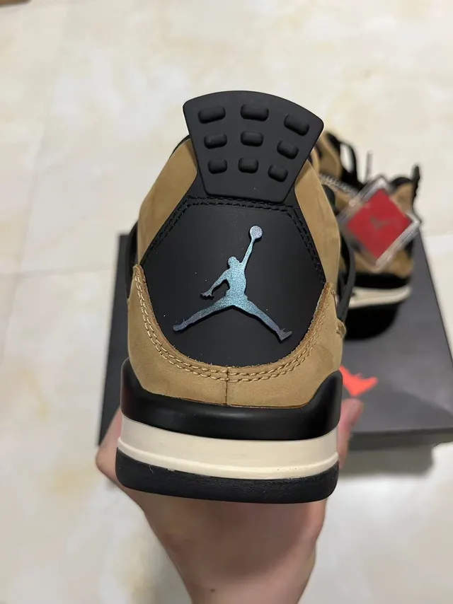 Tênis de basquete Air Jordan 4 bege e preto Off-White 5