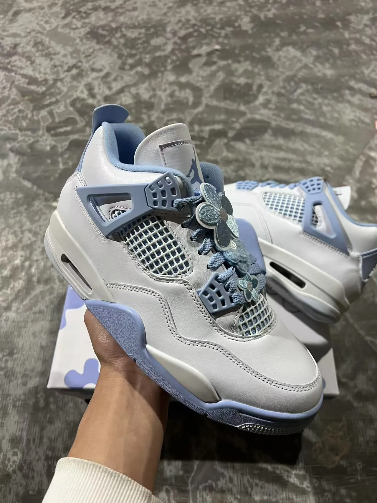 Air Jordan 4 সাদা এবং পাউডার ব্লু বাস্কেটবল জুতো 2