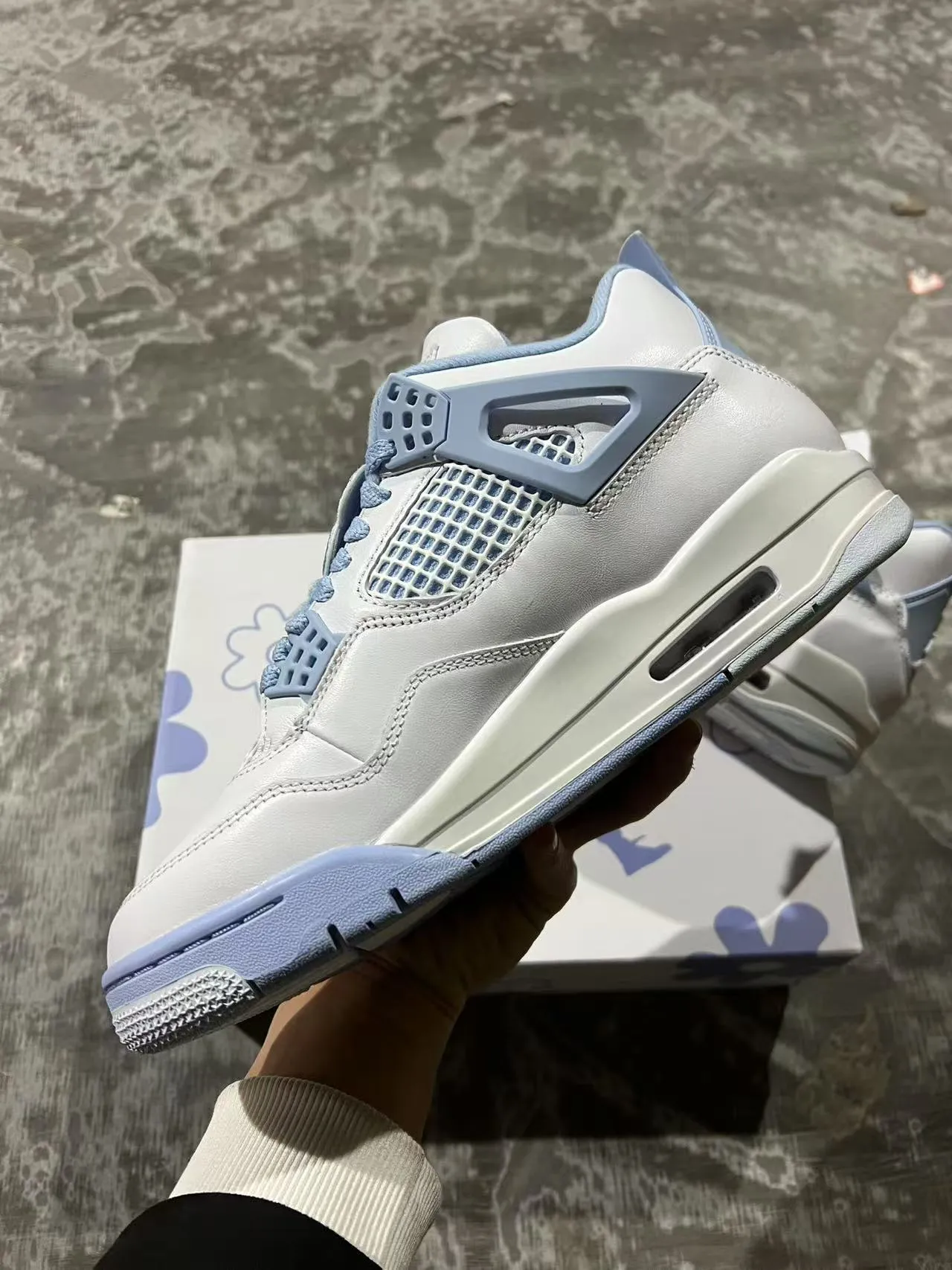 Air Jordan 4 সাদা এবং পাউডার ব্লু বাস্কেটবল জুতো 5