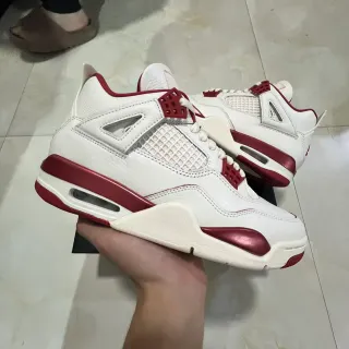 Zapatillas de baloncesto Air Jordan 4 blancas y rojas