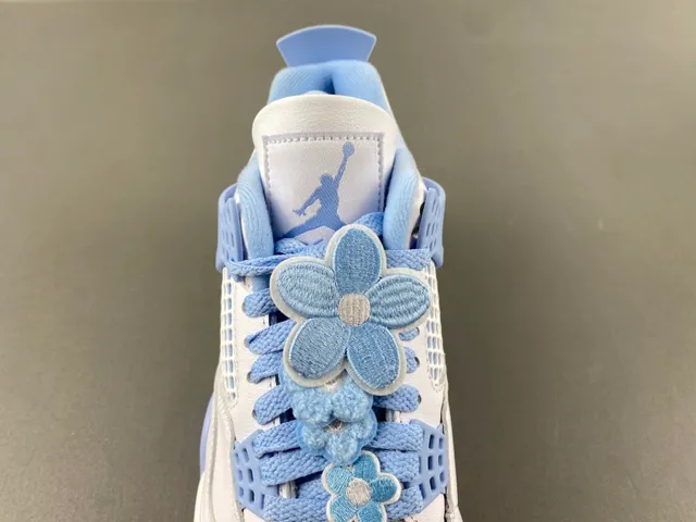 Chaussures de basket Air Jordan 4 blanc et bleu clair 6