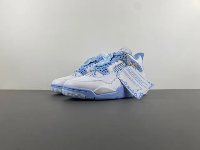 Chaussures de basket Air Jordan 4 blanc et bleu clair 10