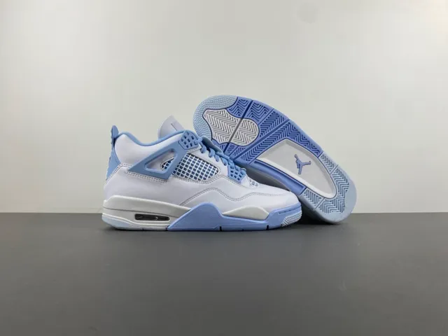 Chaussures de basket Air Jordan 4 blanc et bleu clair 12
