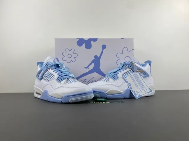 Chaussures de basket Air Jordan 4 blanc et bleu clair 13