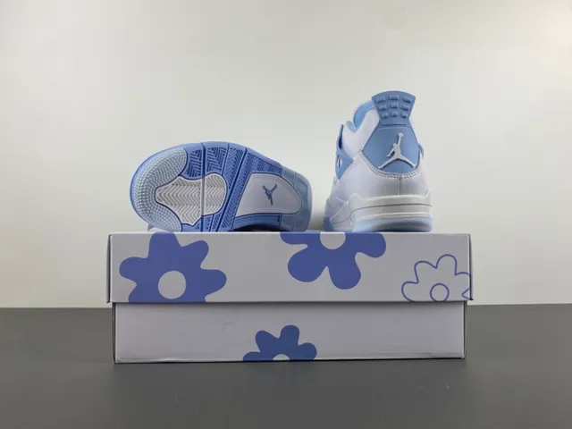 Chaussures de basket Air Jordan 4 blanc et bleu clair 16