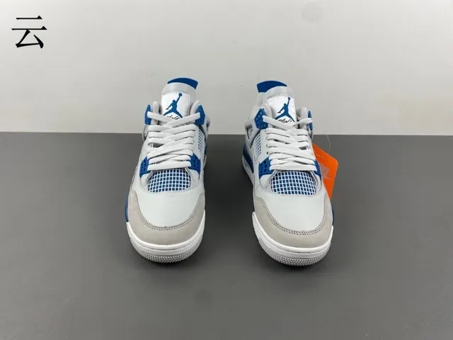 Chaussures de basketball Air Jordan 4 blanc et bleu royal 2