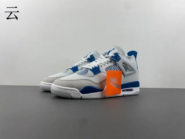 Chaussures de basketball Air Jordan 4 blanc et bleu royal 3