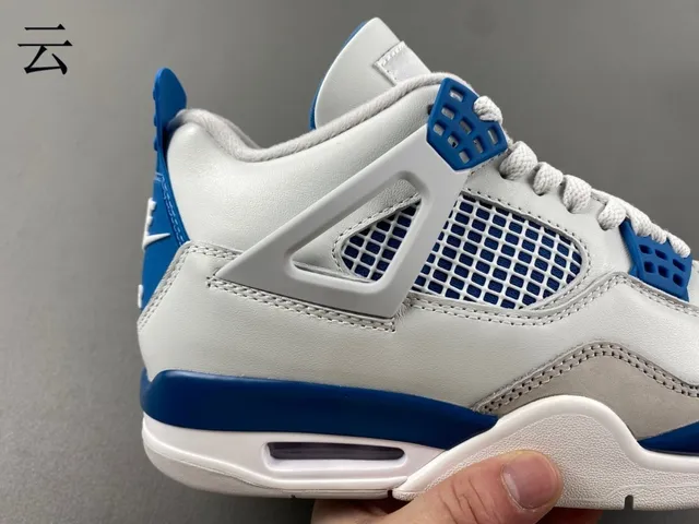 Chaussures de basketball Air Jordan 4 blanc et bleu royal 6