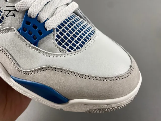 Chaussures de basketball Air Jordan 4 blanc et bleu royal 7