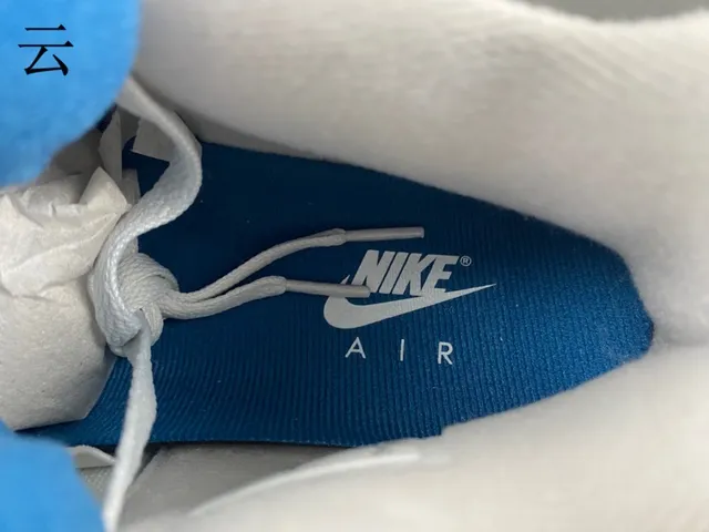 Chaussures de basketball Air Jordan 4 blanc et bleu royal 11