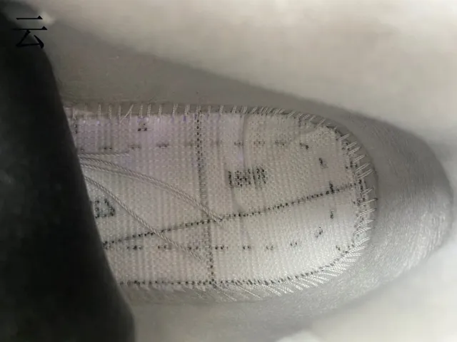 Chaussures de basketball Air Jordan 4 blanc et bleu royal 12