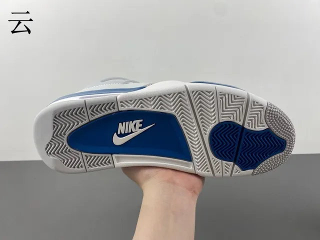 Chaussures de basketball Air Jordan 4 blanc et bleu royal 13