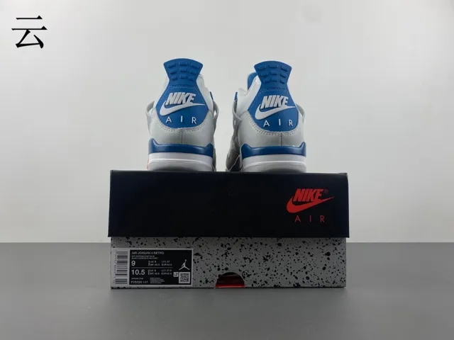 Chaussures de basketball Air Jordan 4 blanc et bleu royal 17