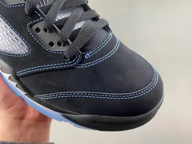 Tênis de basquete Air Jordan 5 preto e azul claro 2