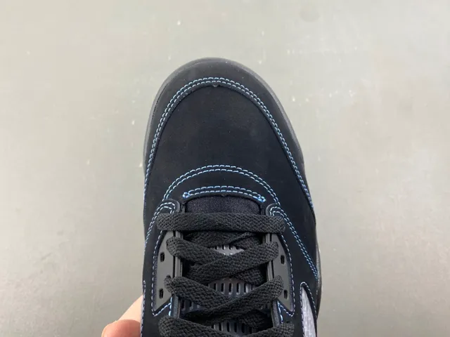 Tênis de basquete Air Jordan 5 preto e azul claro 5