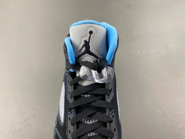 Tênis de basquete Air Jordan 5 preto e azul claro 6