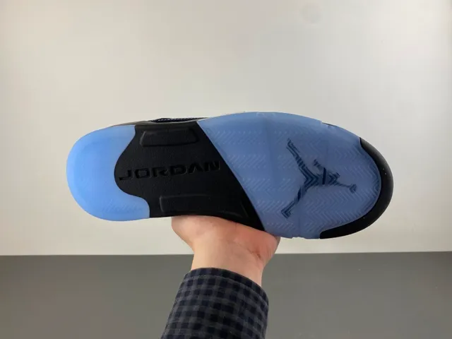 Tênis de basquete Air Jordan 5 preto e azul claro 8