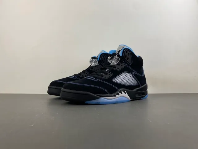 Tênis de basquete Air Jordan 5 preto e azul claro 9