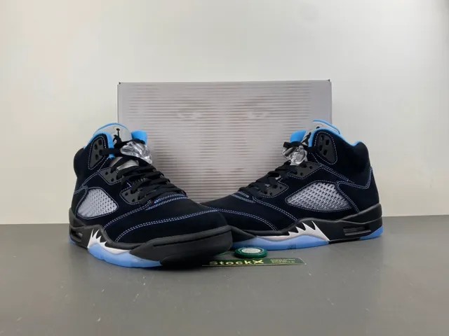 Tênis de basquete Air Jordan 5 preto e azul claro 13