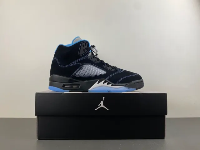 Tênis de basquete Air Jordan 5 preto e azul claro 15