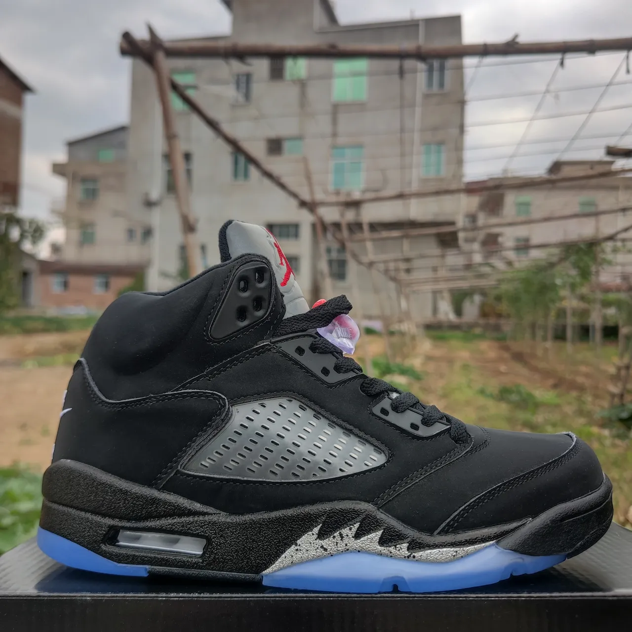 Chaussures de basketball Air Jordan 5 noir bleu clair rouge 2