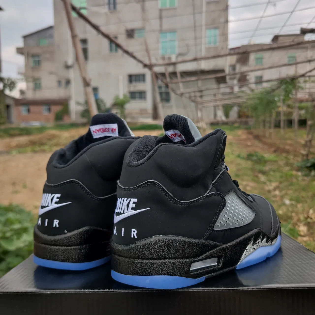 Chaussures de basketball Air Jordan 5 noir bleu clair rouge 3