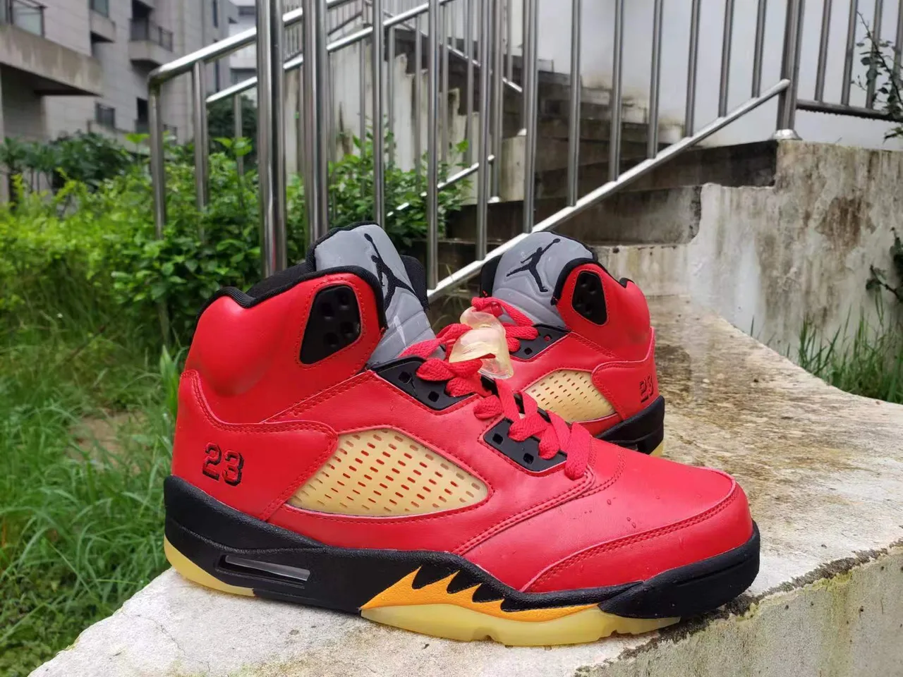 Air Jordan 5 Red Black Tan Flame Tênis de Basquete 2