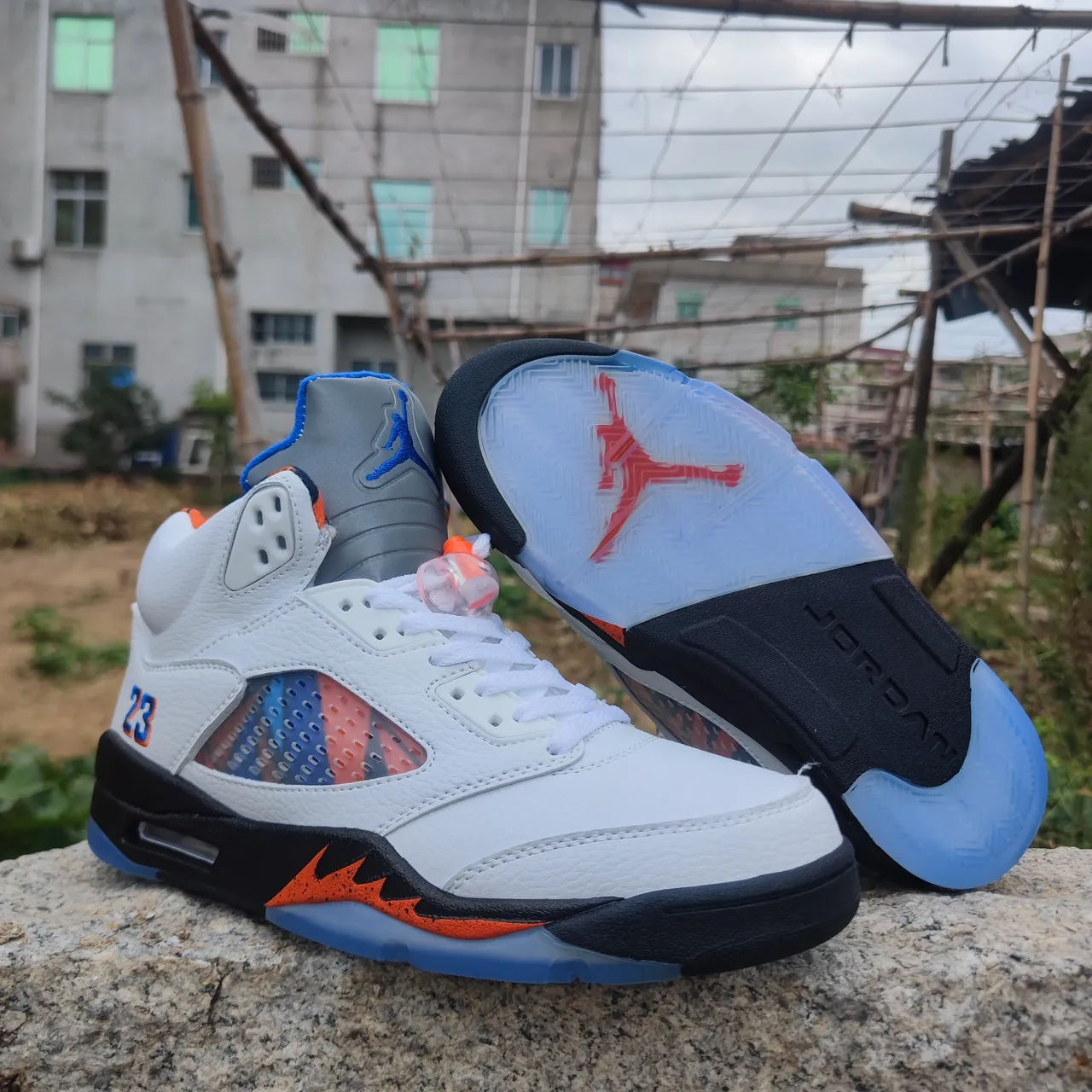 Tênis de basquete Air Jordan 5 branco azul laranja preto 2