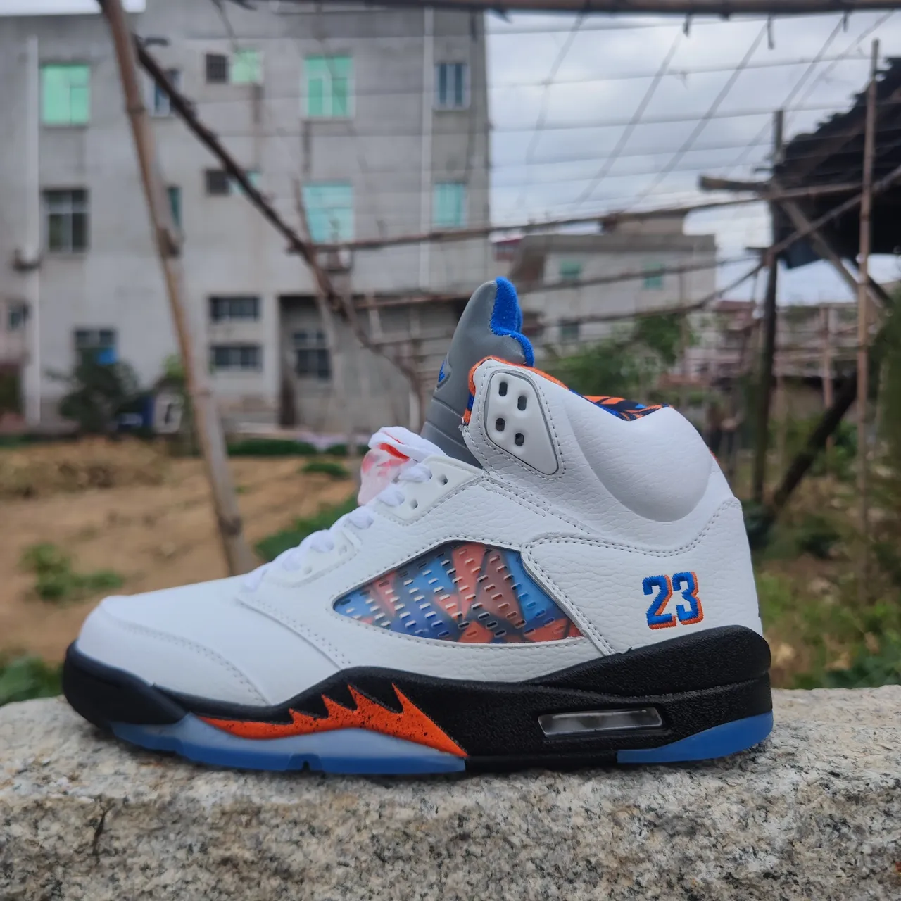 Tênis de basquete Air Jordan 5 branco azul laranja preto 3