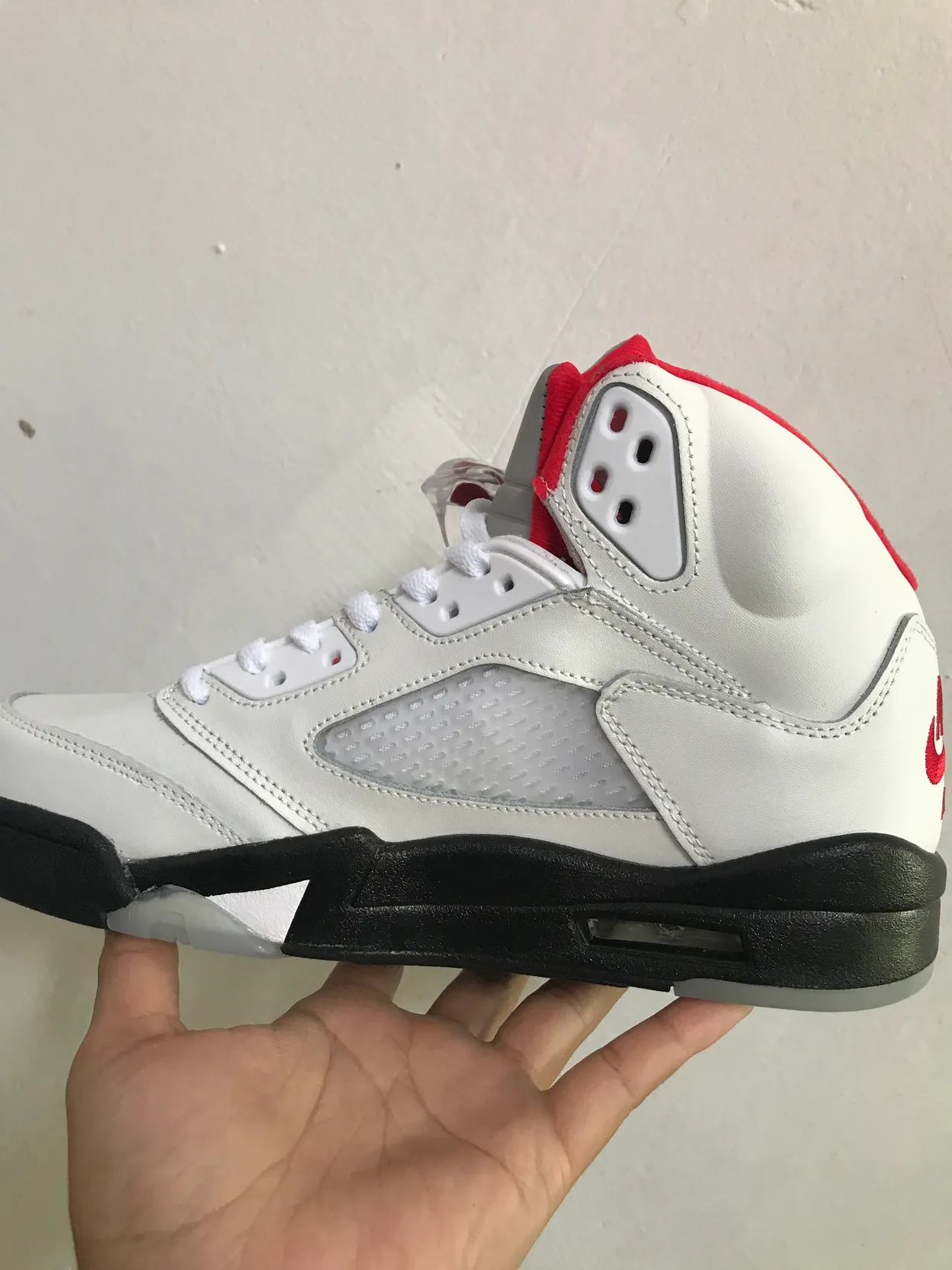 Chaussures de basketball Air Jordan 5 blanc rouge noir 2