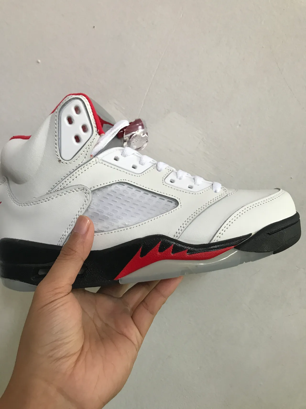 Chaussures de basketball Air Jordan 5 blanc rouge noir 3