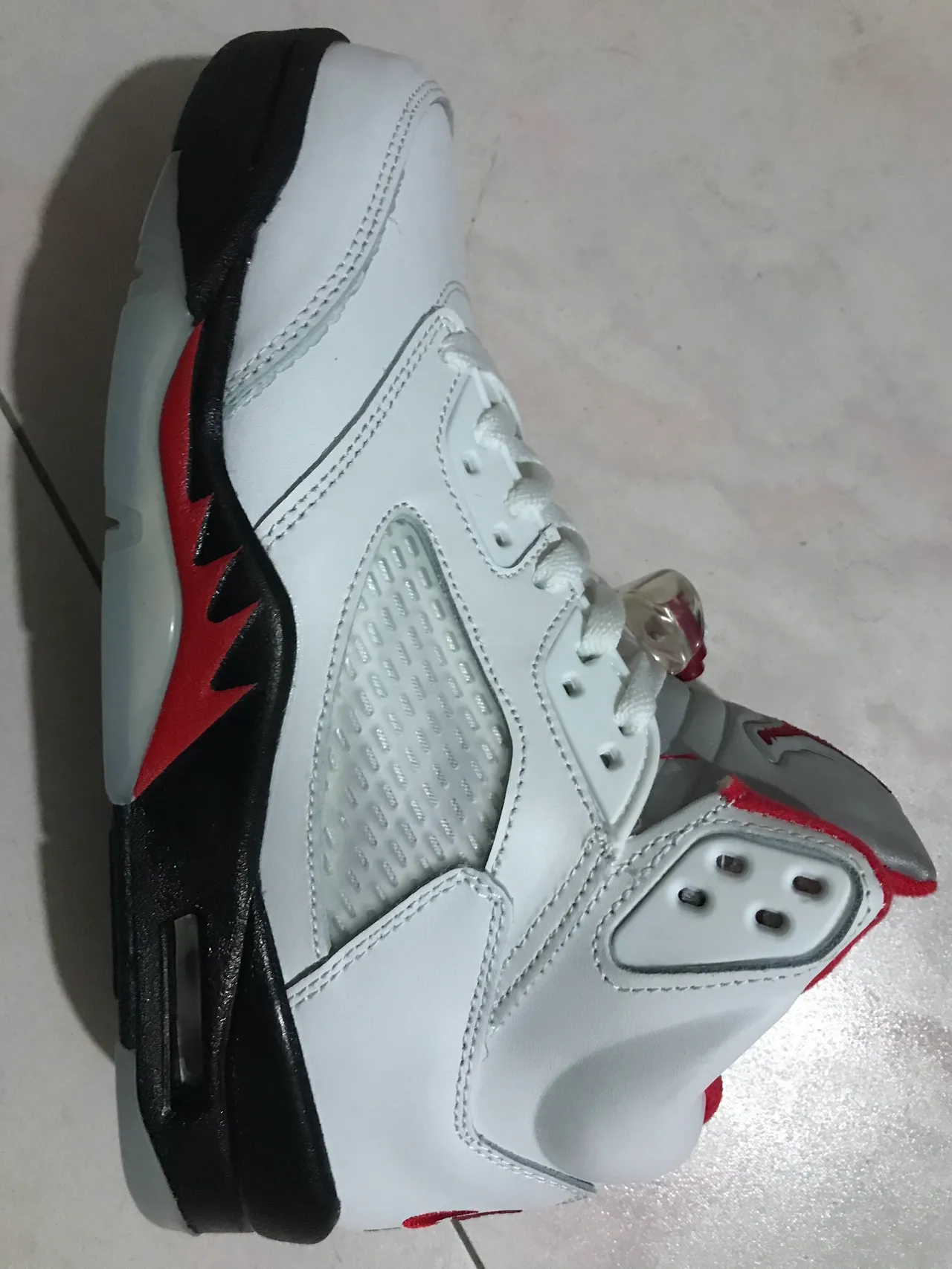 Chaussures de basketball Air Jordan 5 blanc rouge noir 4