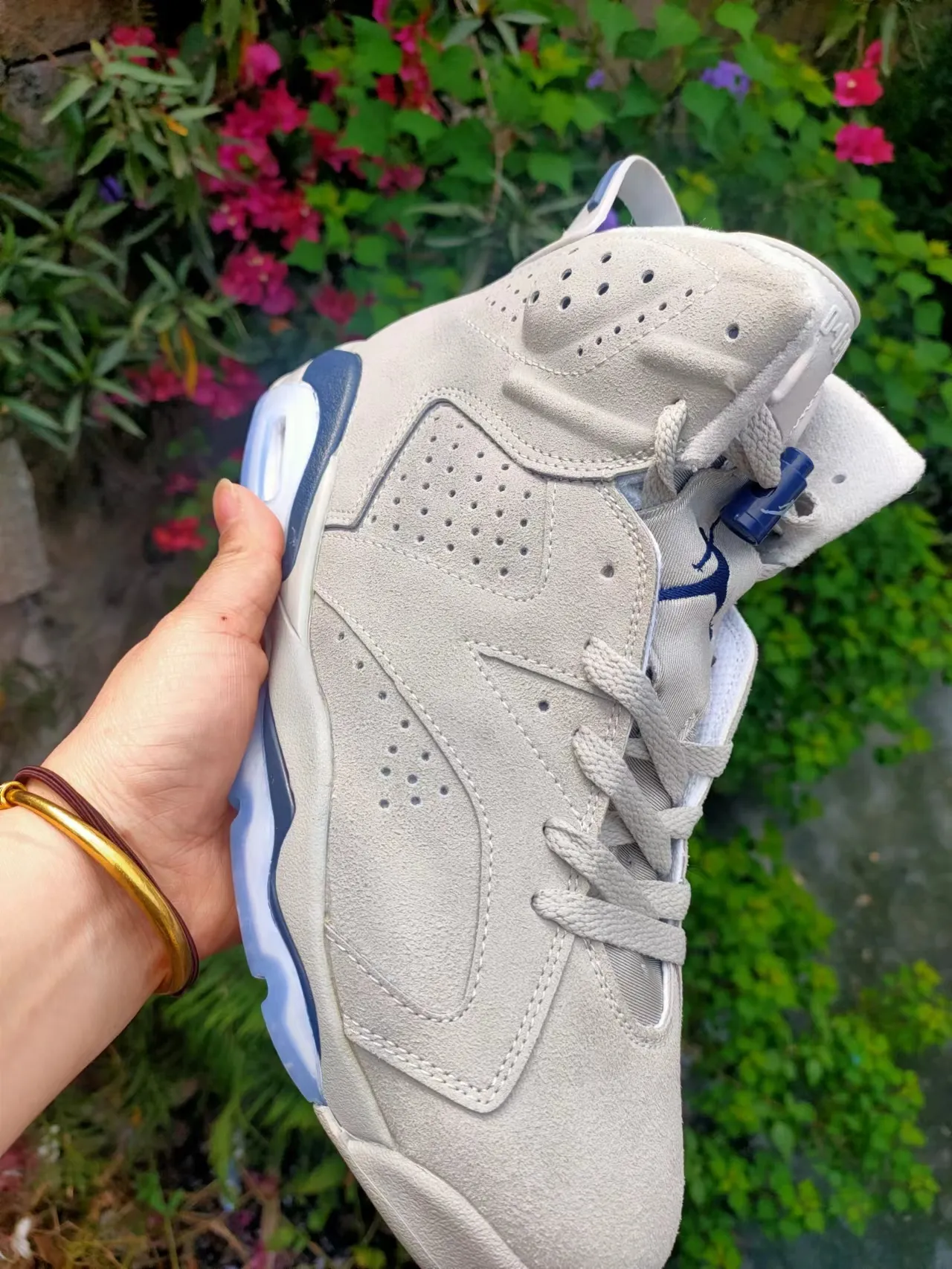 Tênis de basquete Air Jordan 6 cinza e azul-marinho 4