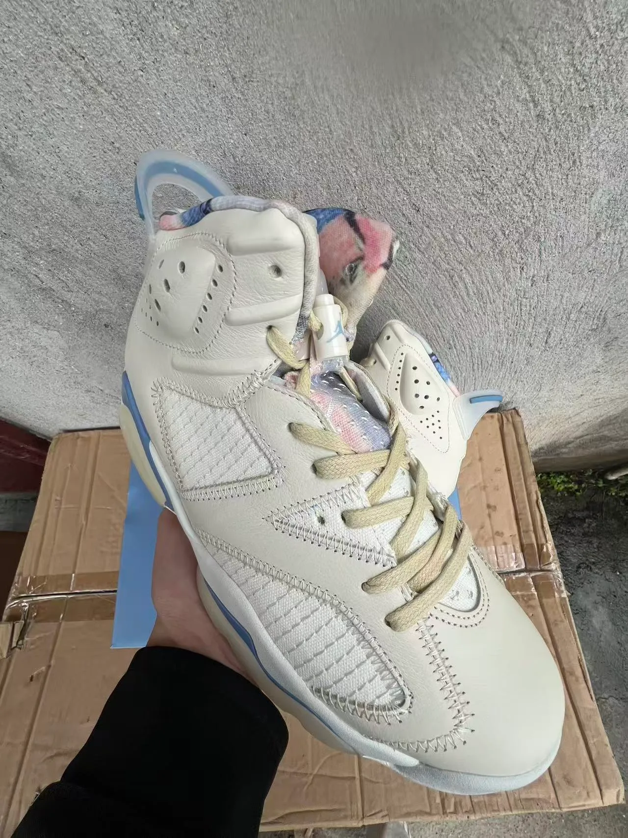 Zapatillas de baloncesto Air Jordan 6 blanco roto y azul claro 2