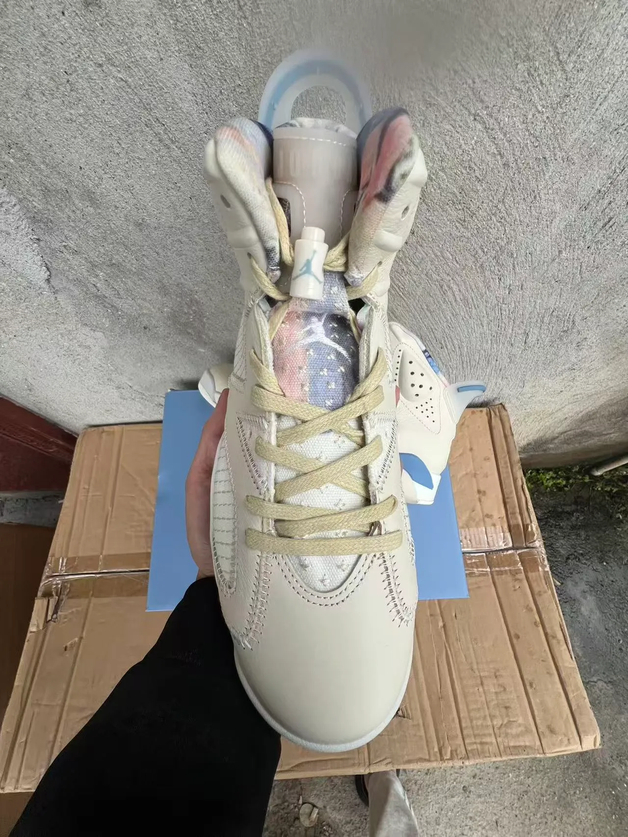 Zapatillas de baloncesto Air Jordan 6 blanco roto y azul claro 3
