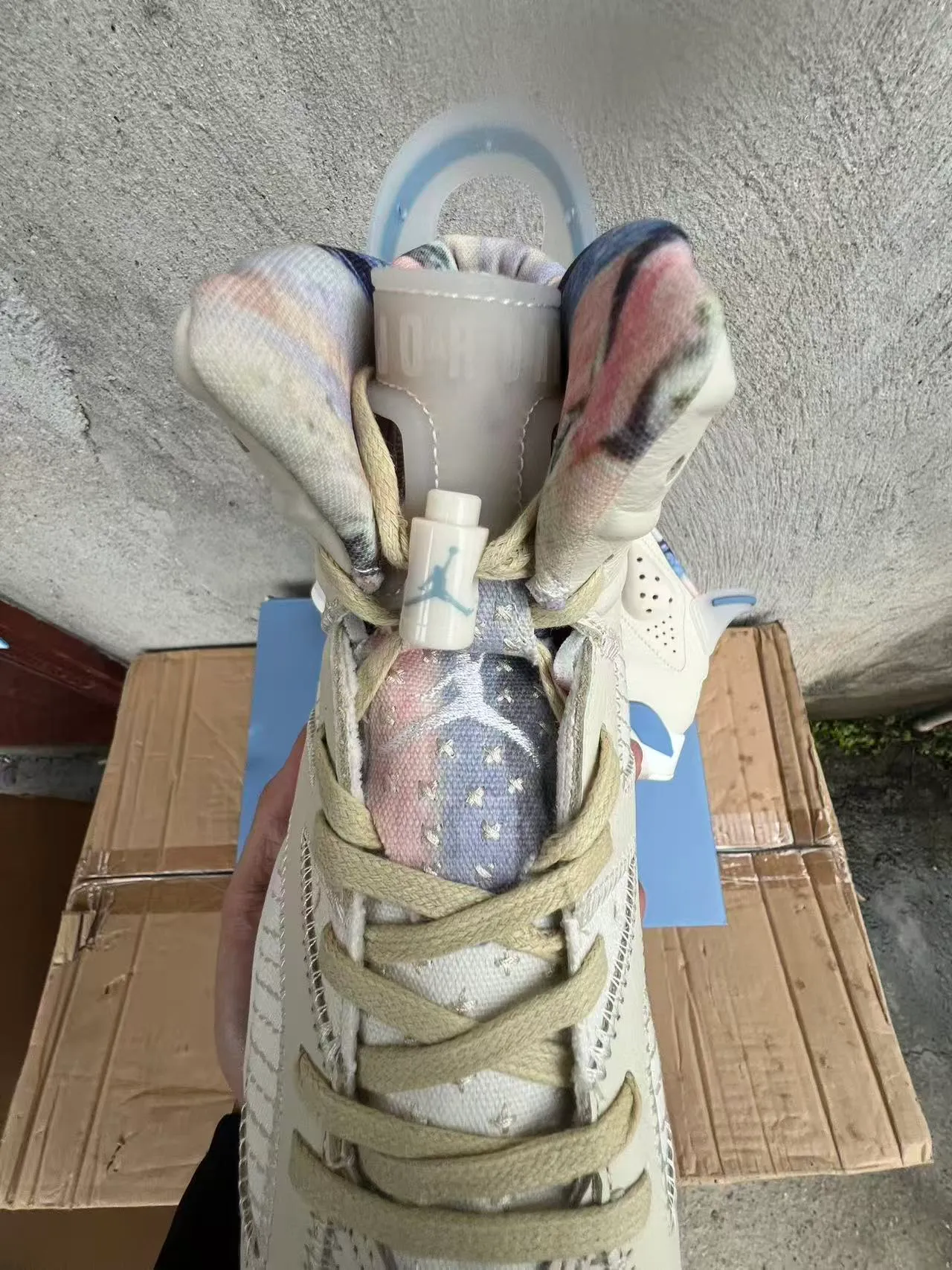 Zapatillas de baloncesto Air Jordan 6 blanco roto y azul claro 4