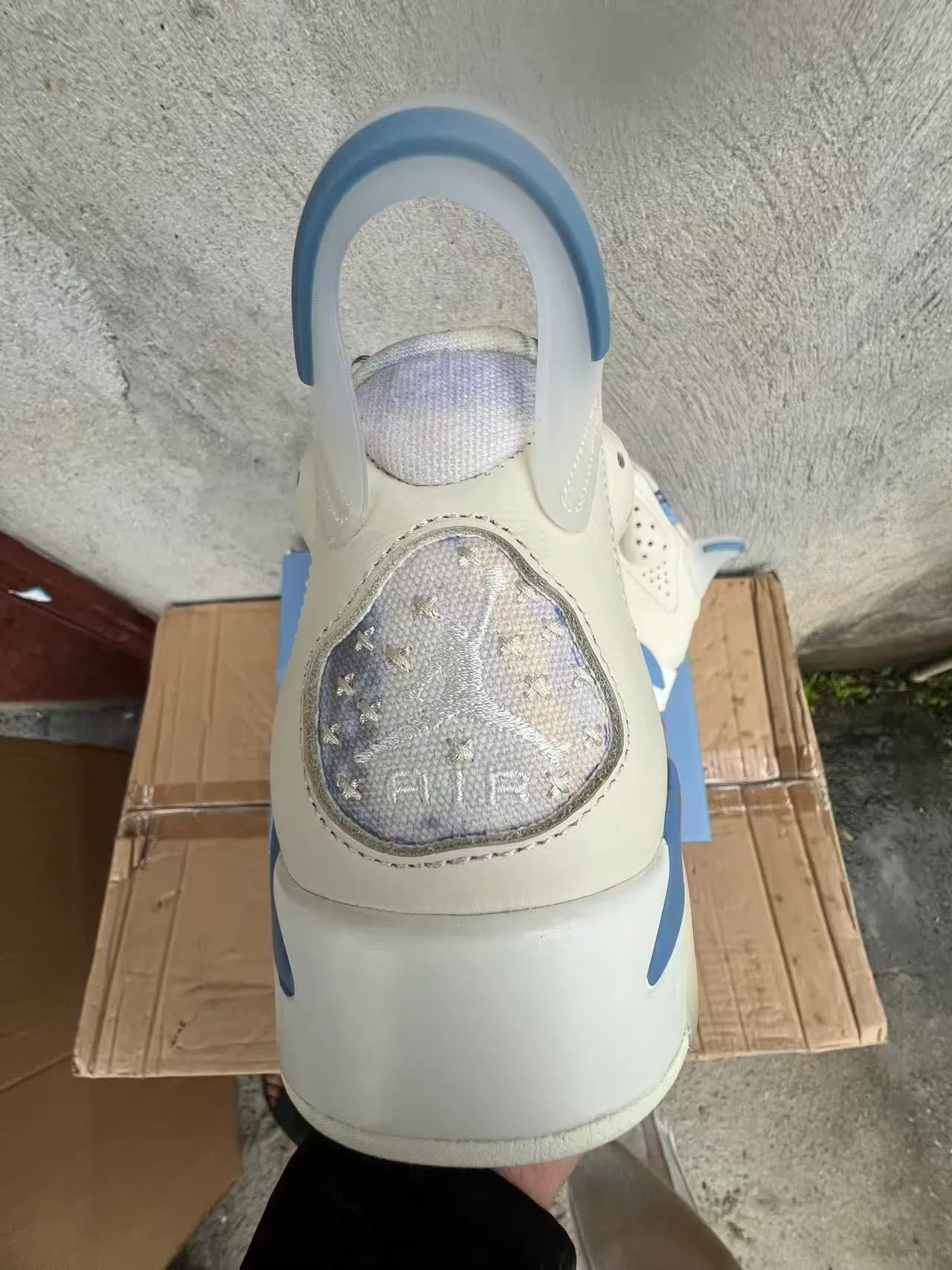 Zapatillas de baloncesto Air Jordan 6 blanco roto y azul claro 8