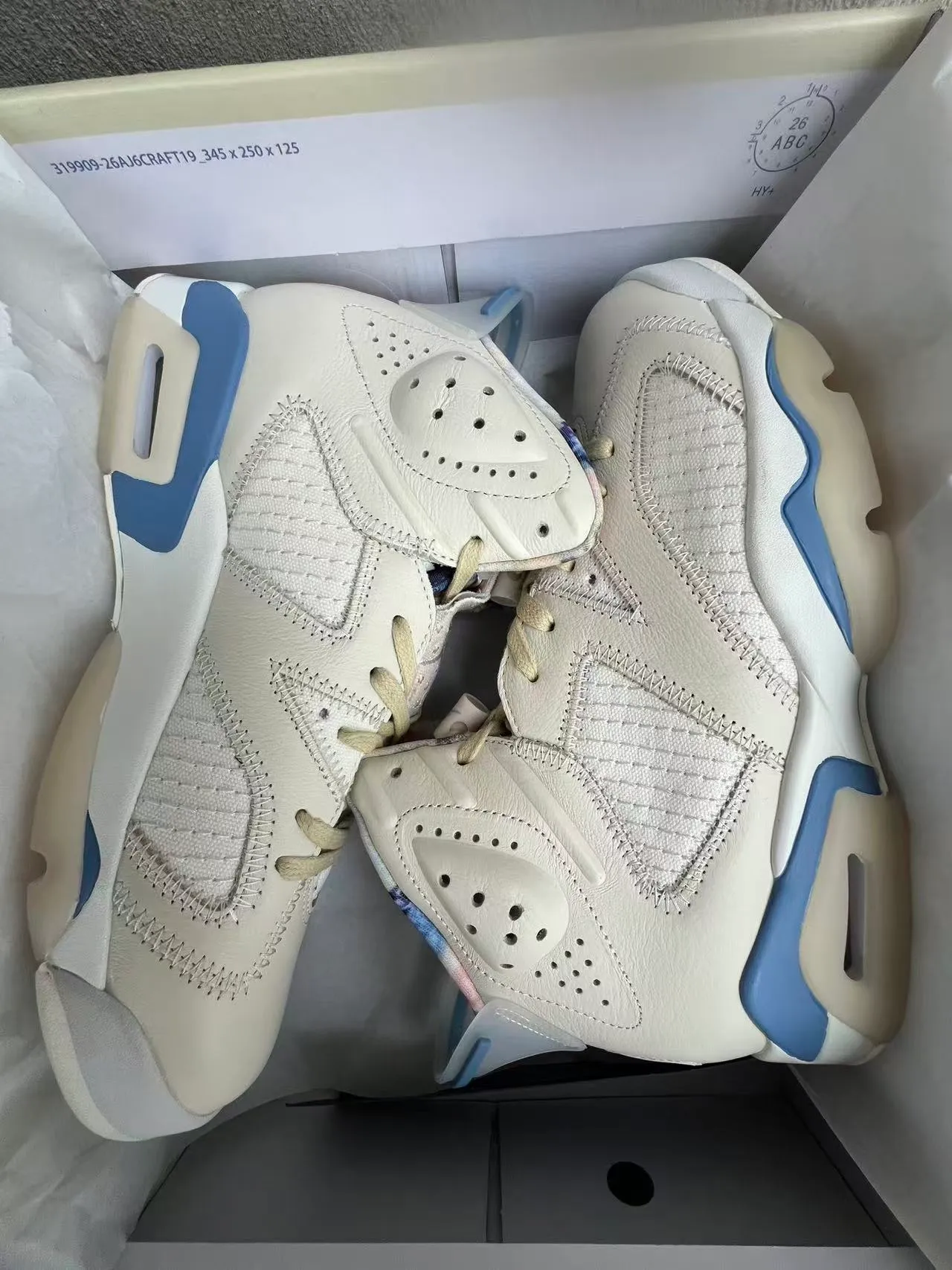 Zapatillas de baloncesto Air Jordan 6 blanco roto y azul claro 9