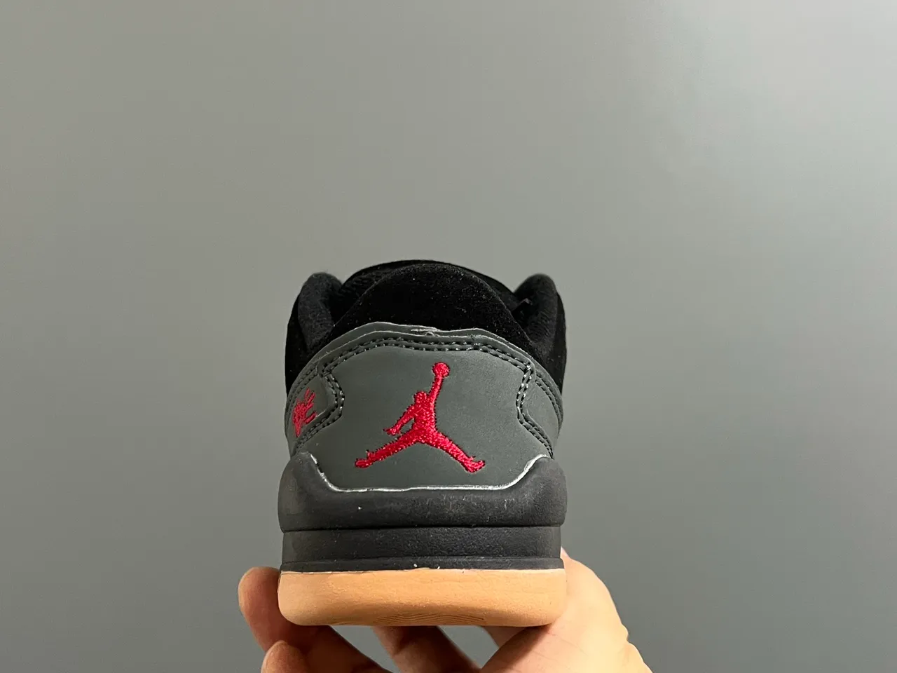 Zapatillas de baloncesto para niños Air Jordan Flight Court blanco y negro 17