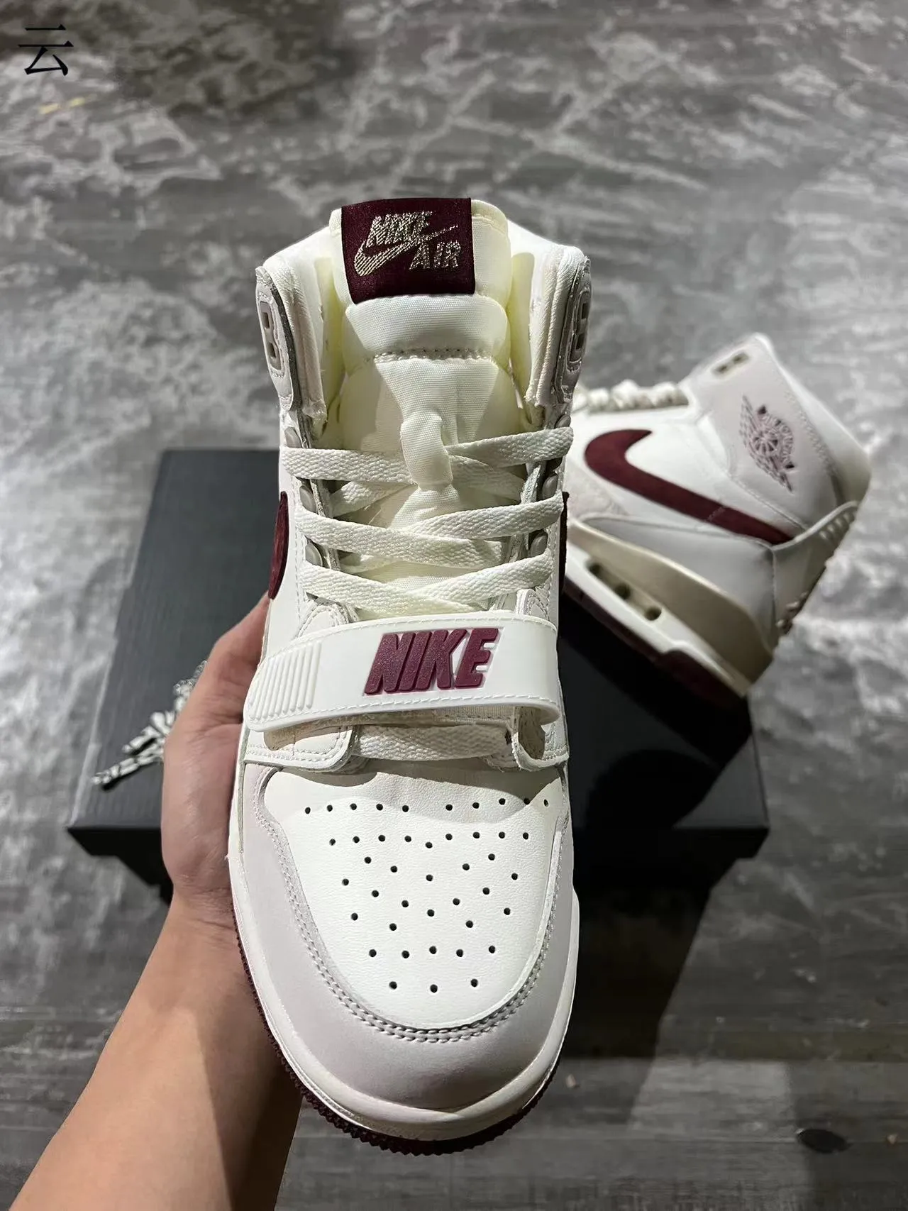 Air Jordan Legacy 312 Off-White Burgundy Metallic Gold Tênis de Basquete 3