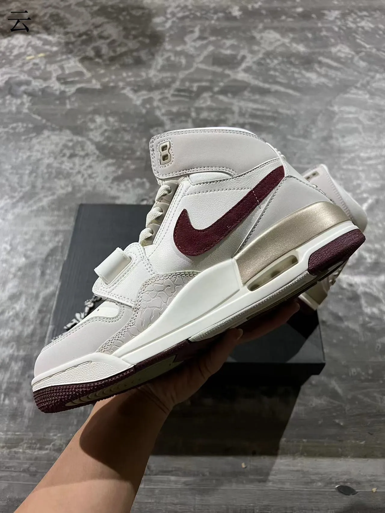 Air Jordan Legacy 312 Off-White Burgundy Metallic Gold Tênis de Basquete 5