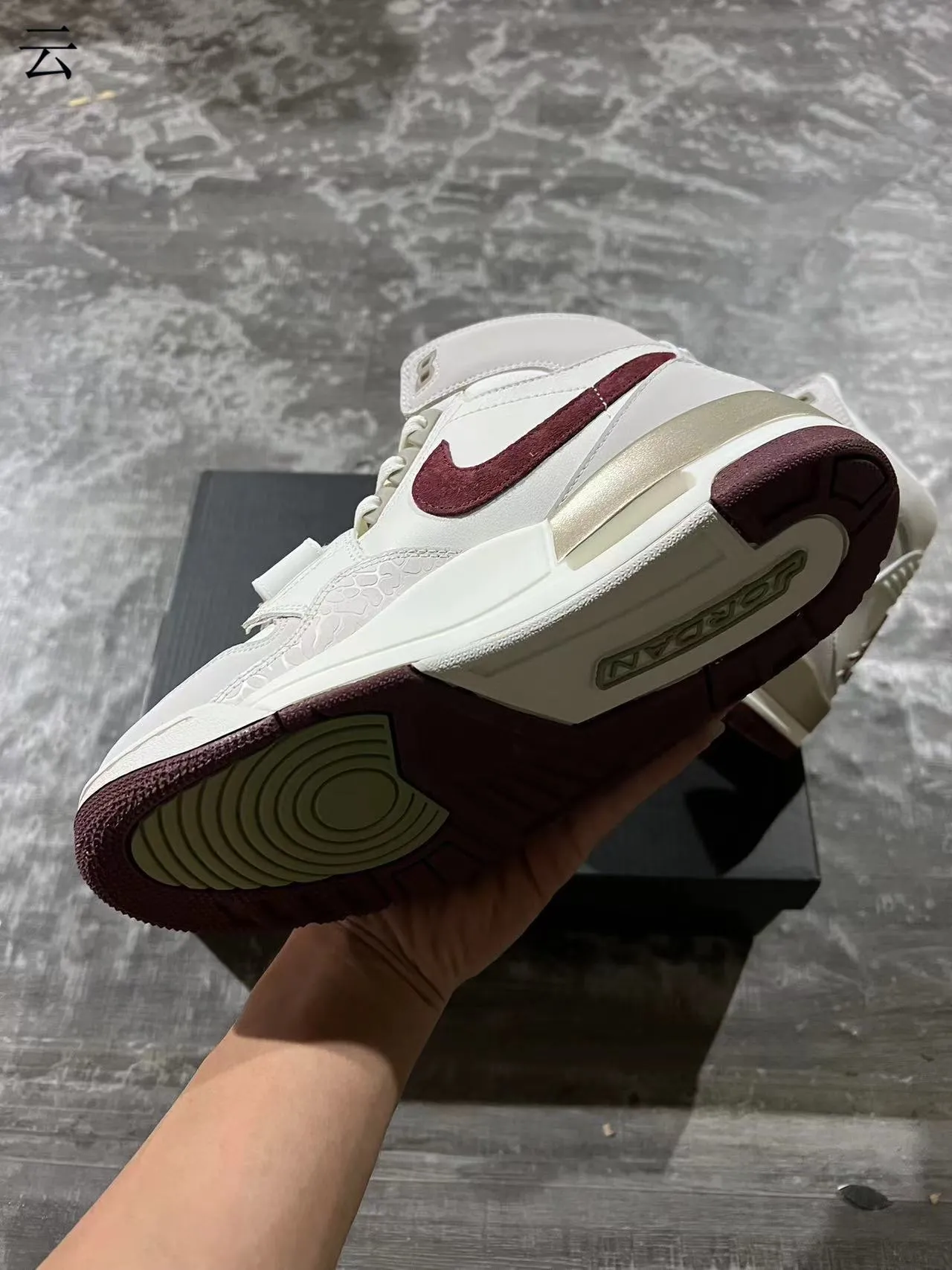 Air Jordan Legacy 312 Off-White Burgundy Metallic Gold Tênis de Basquete 6