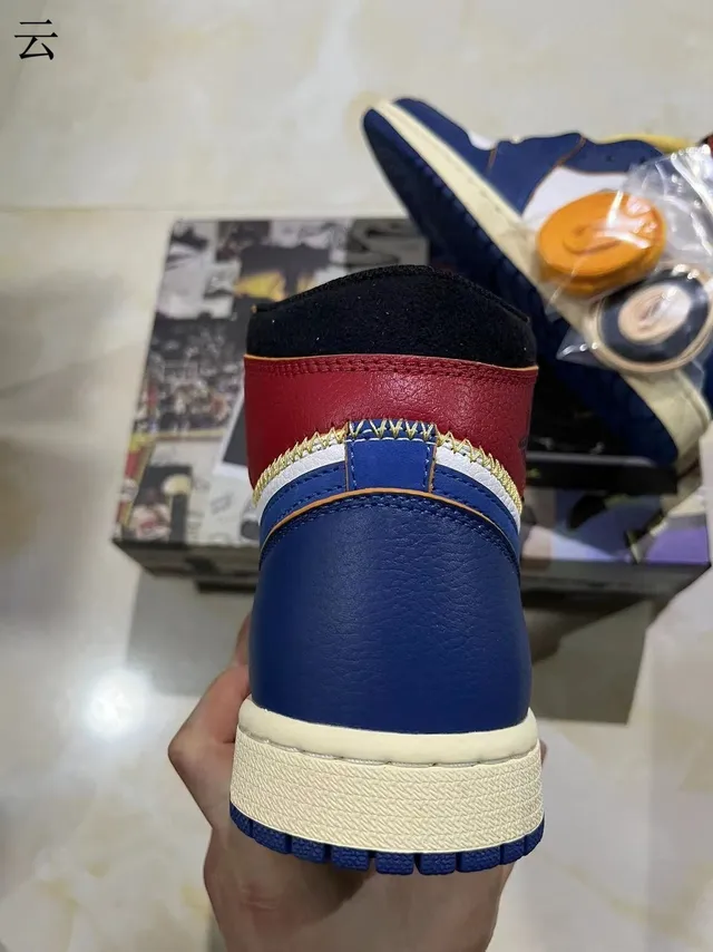 Zapatillas de baloncesto Air Jordan de caña alta con paneles de cuero en azul marino y blanco 8