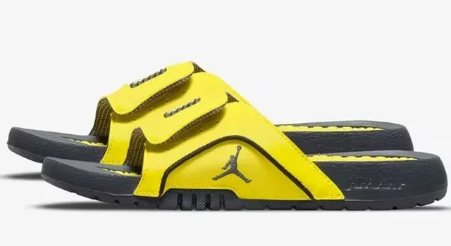 Air Jordan 黄色黑色 波浪纹模制鞋垫 Jumpman Logo 点缀 拖鞋 7