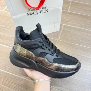 Alexander McQueen Black Gold विशाल प्लेटफॉर्म सोल मेटालिक इरिडिसेंट साइड पैनल चंकी स्नीकर