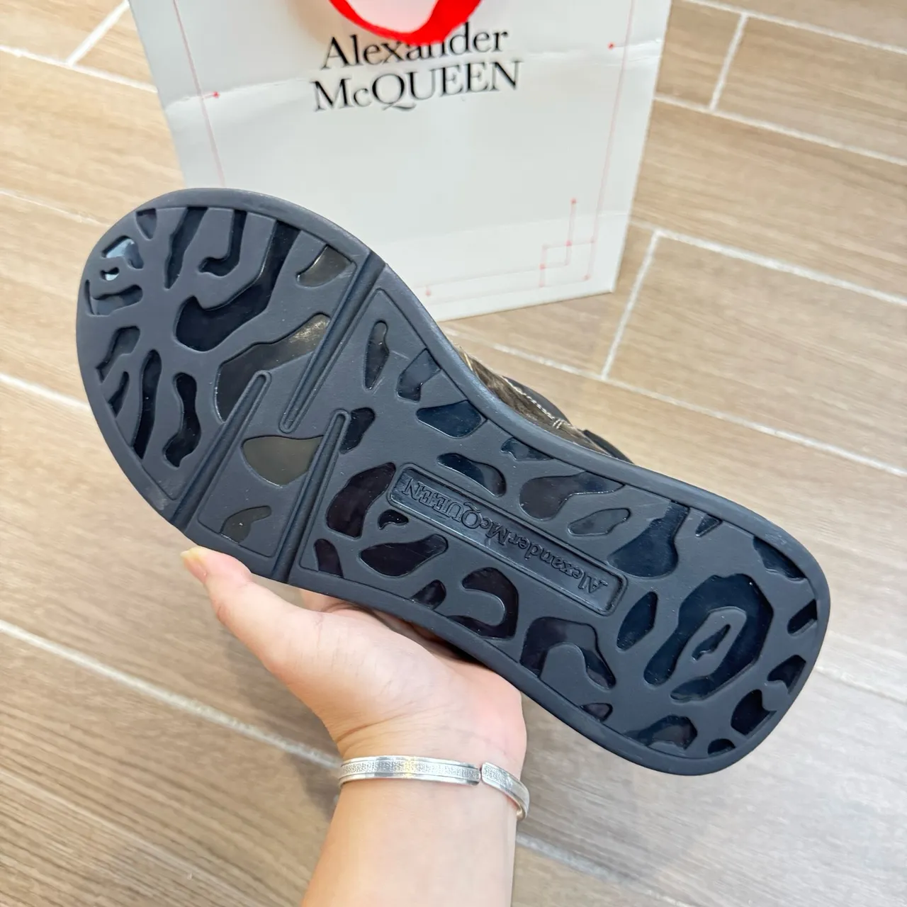 Alexander McQueen Black Gold विशाल प्लेटफॉर्म सोल मेटालिक इरिडिसेंट साइड पैनल चंकी स्नीकर 2