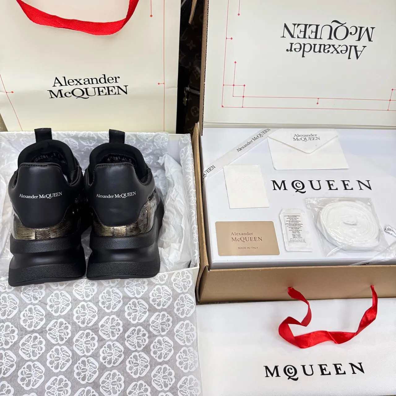 Alexander McQueen Black Gold विशाल प्लेटफॉर्म सोल मेटालिक इरिडिसेंट साइड पैनल चंकी स्नीकर 3