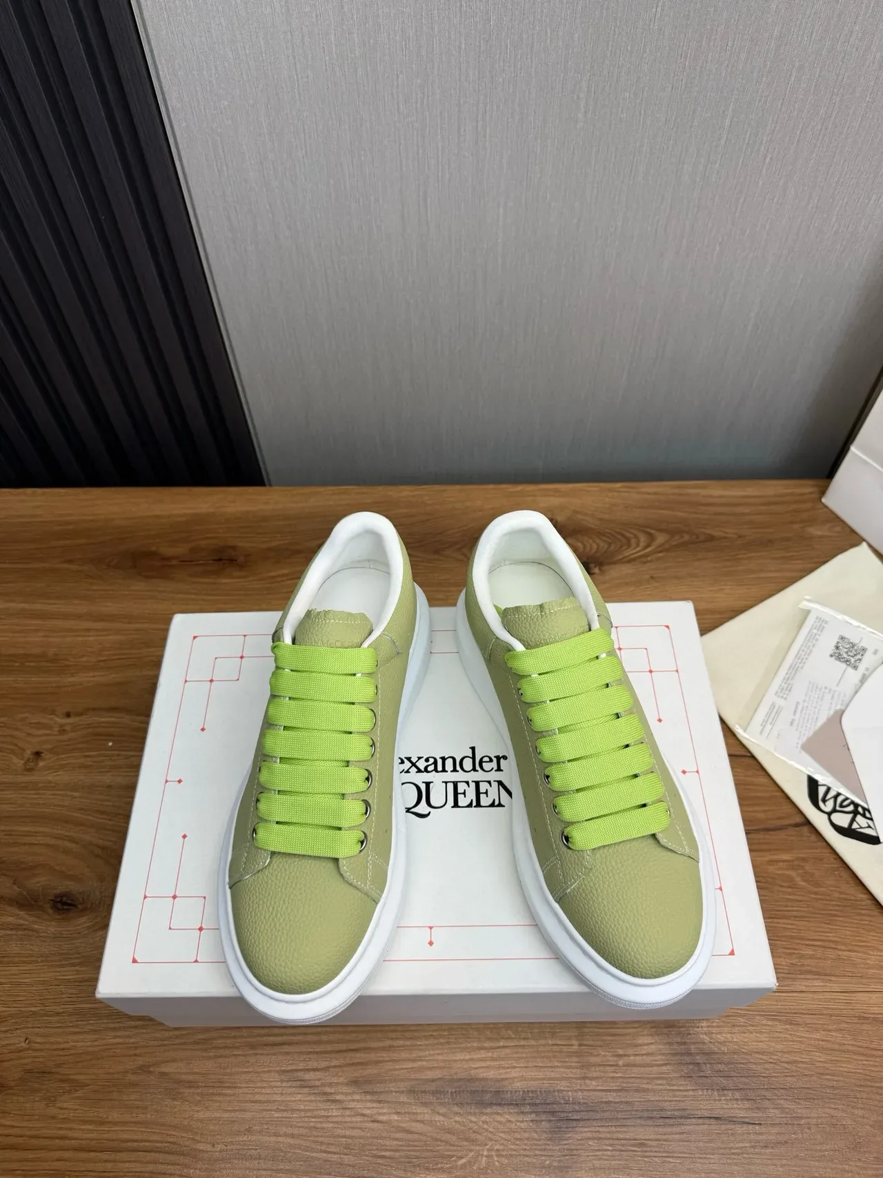 Alexander McQueen Green White Oversized Platform Sole Pebbled Leather Upper Lifestyle Sneakers 2